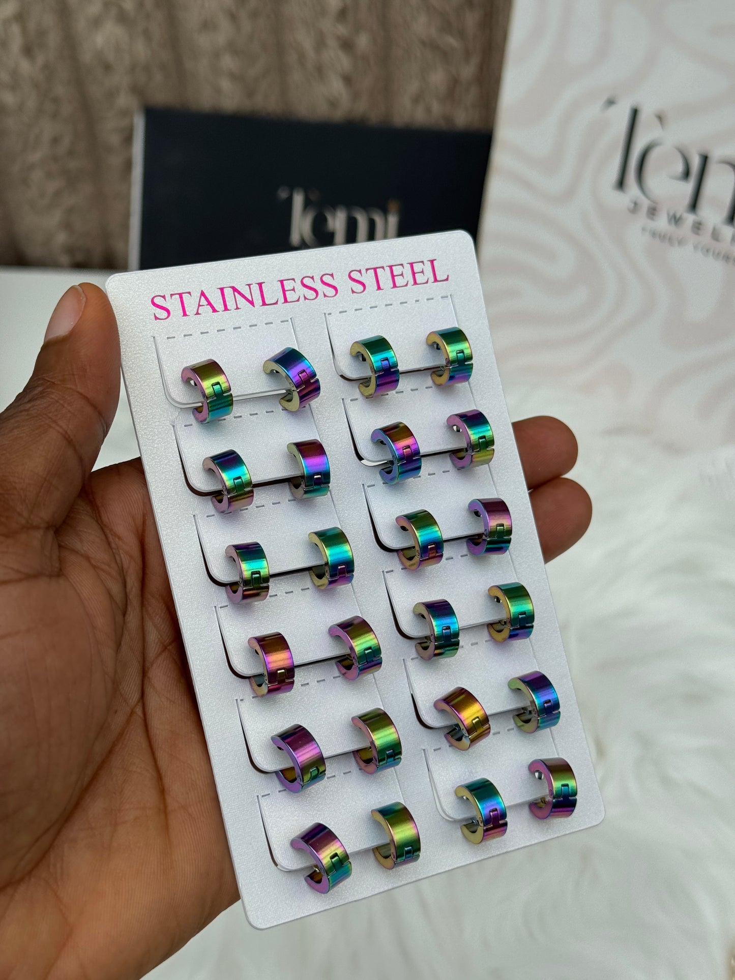 Simi huggie earring
