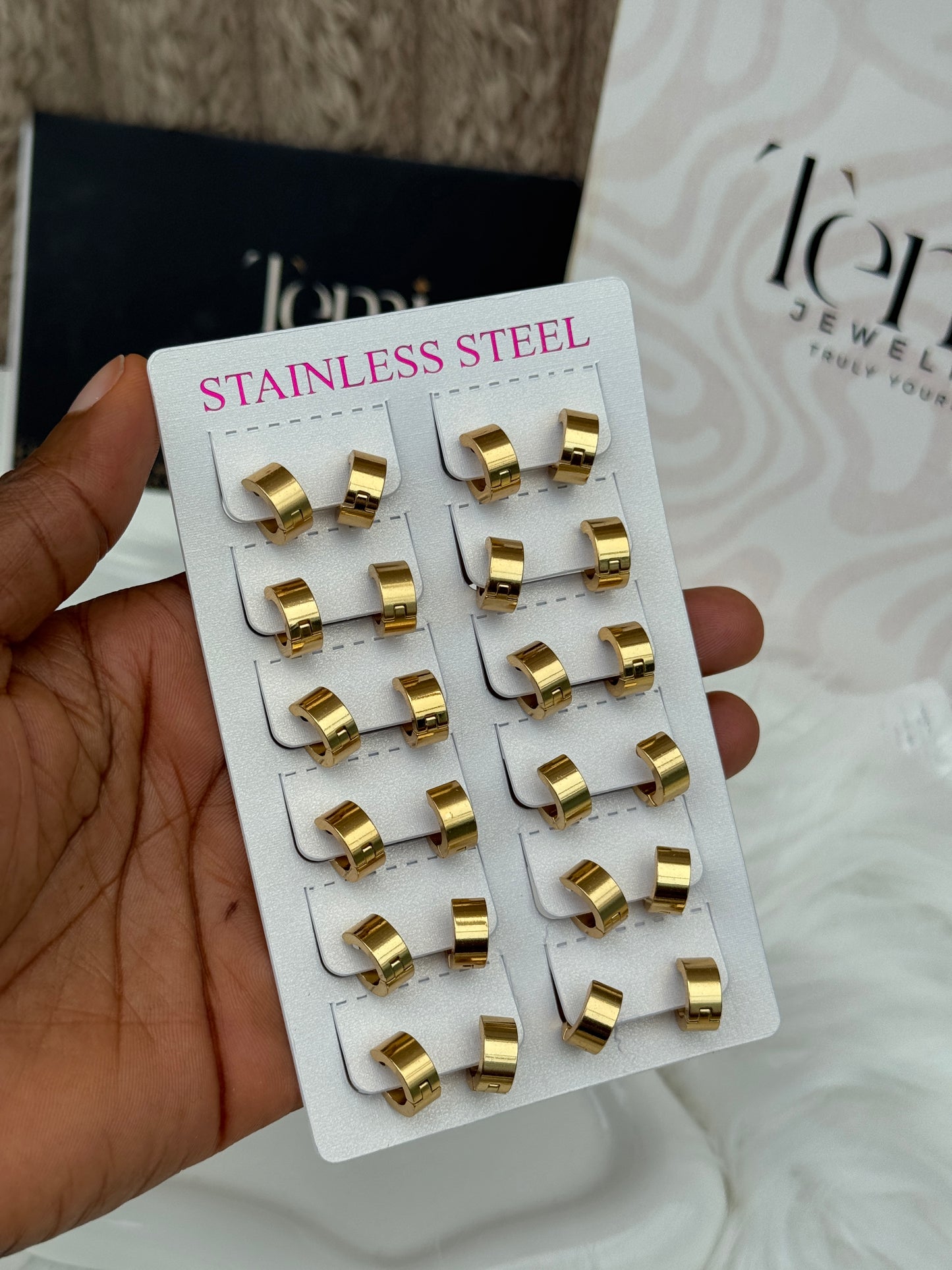 Simi huggie earring