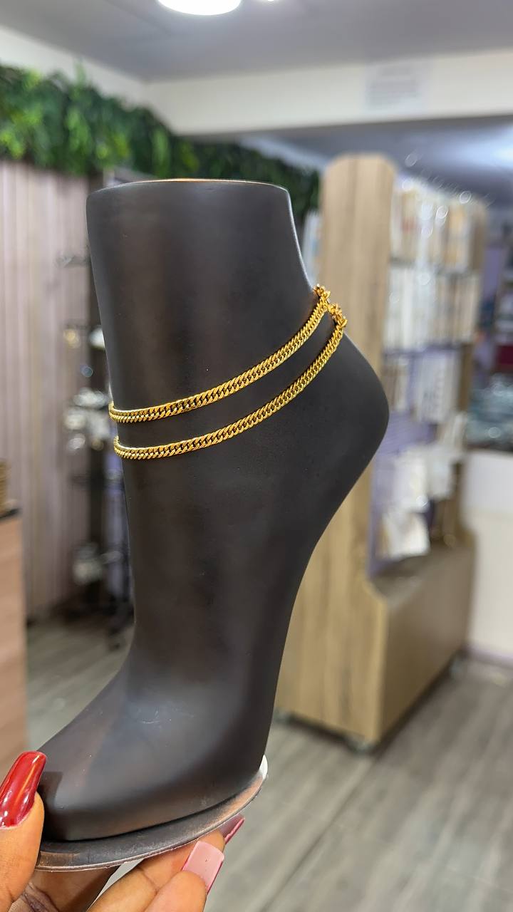Bold anklet