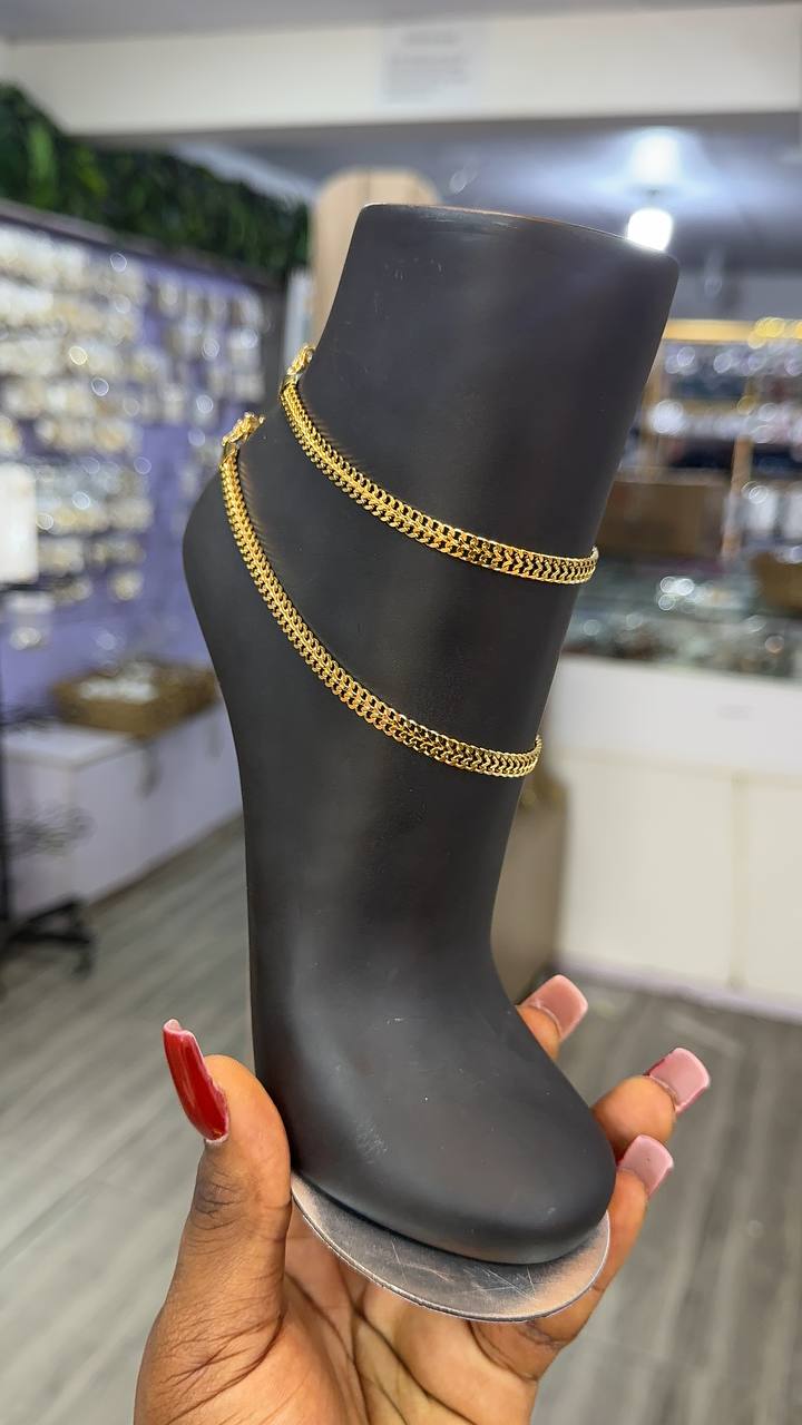 Bold anklet