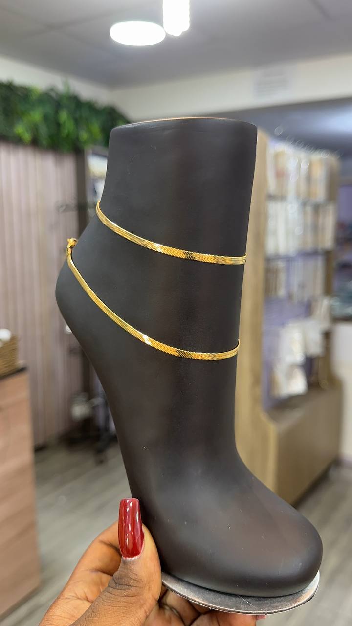 Bold anklet